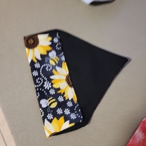 2 Collar scarfs with hair barrette